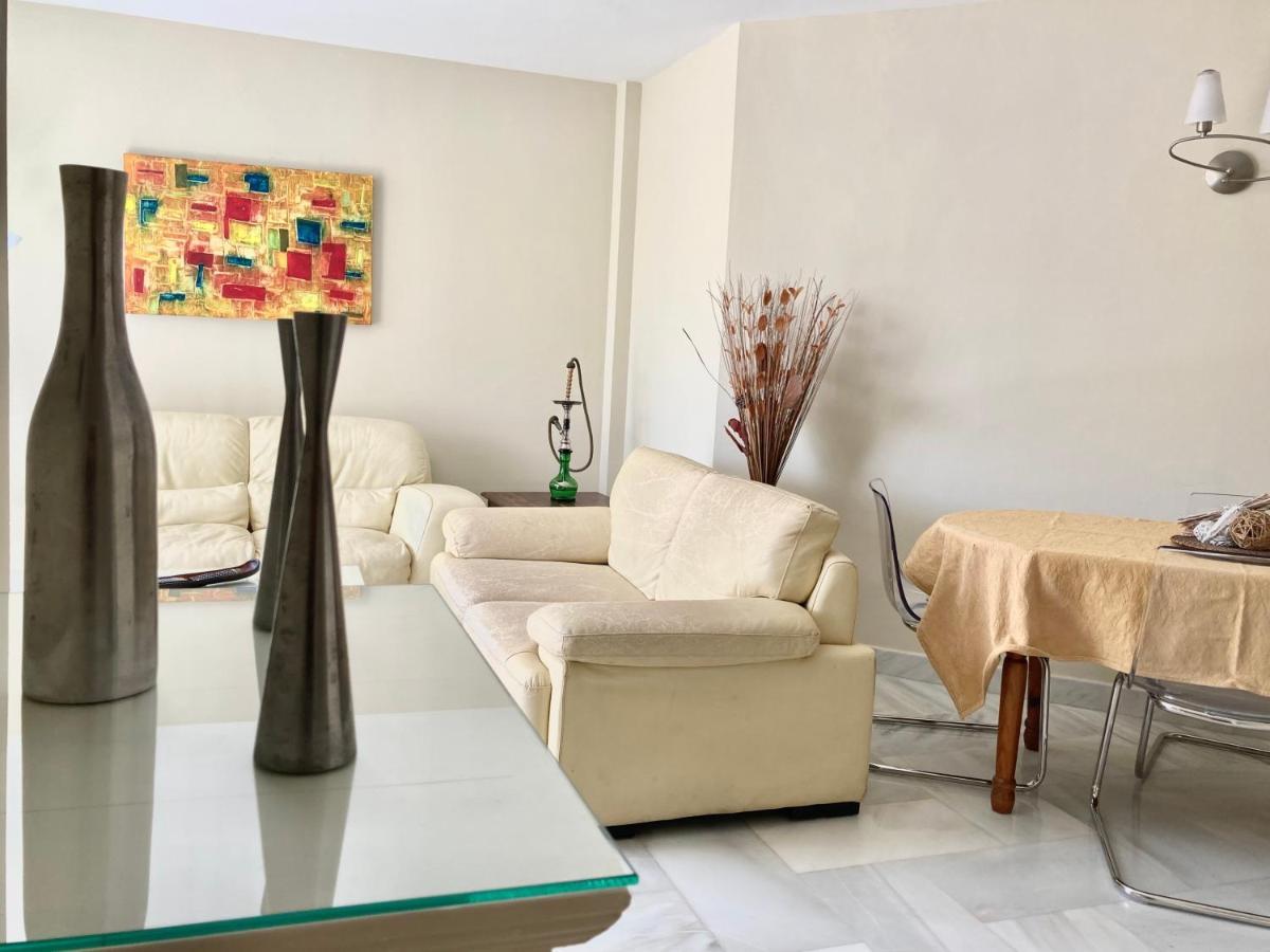 En Puerto Marina Apartment