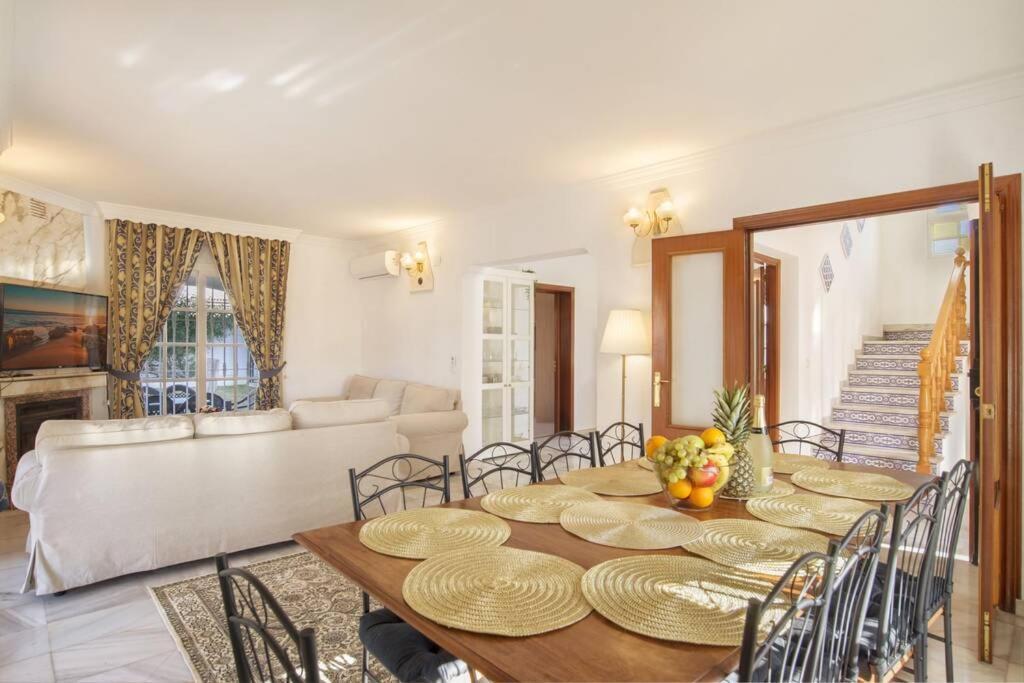 Marina - 5 Min Walk To The Beach, Heated Pool, Spa, 5 Bedrooms * Benalmádena