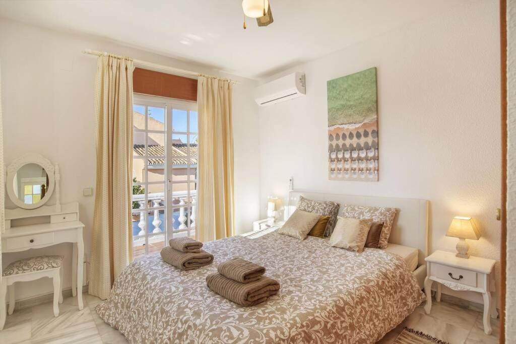 Marina - 5 Min Walk To The Beach, Heated Pool, Spa, 5 Bedrooms Villa *