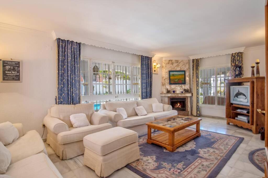 Marina - 5 Min Walk To The Beach, Heated Pool, Spa, 5 Bedrooms