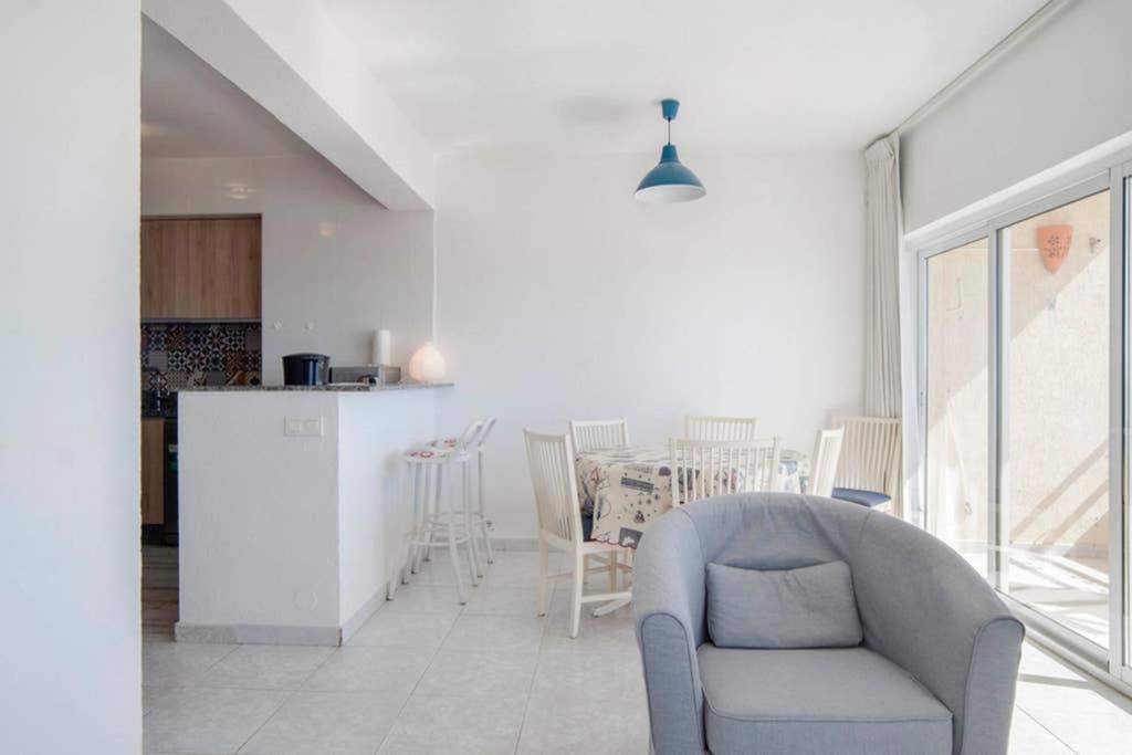021 - Wonderful Beachfront With Stunning Sea Views Apartment