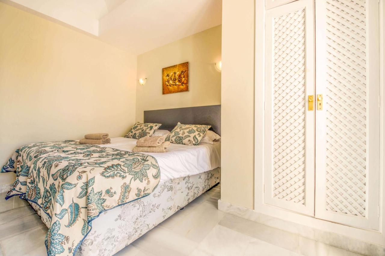 En Puerto Marina Apartment