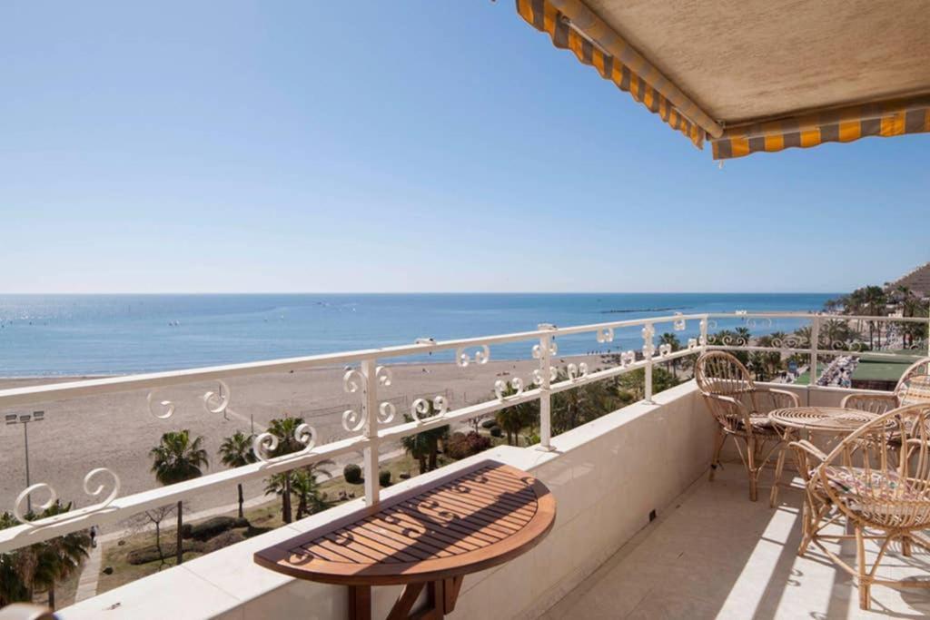 Apartment 021 - Wonderful Beachfront With Stunning Sea Views *