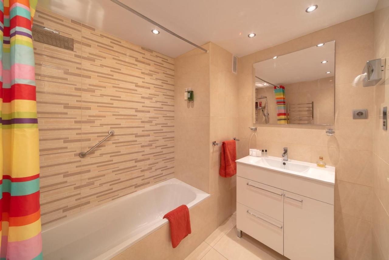Fabulous Sunny Second Floor - Edificio Europark - Overlooking Gardens And Pools. Apartamento *
