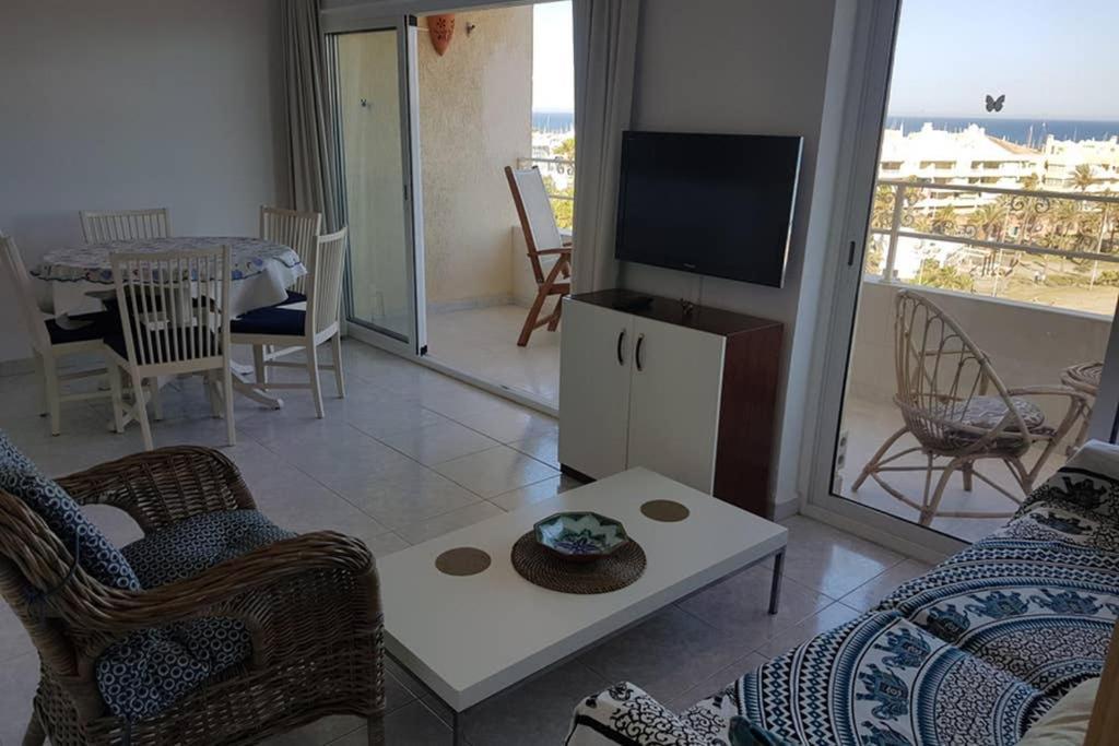 Apartment 021 - Wonderful Beachfront With Stunning Sea Views