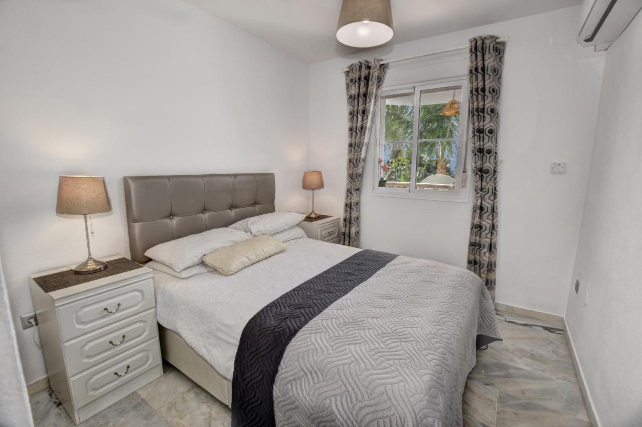 Timon Ii, Luxury 3 Bedroom Beachside Holiday home *