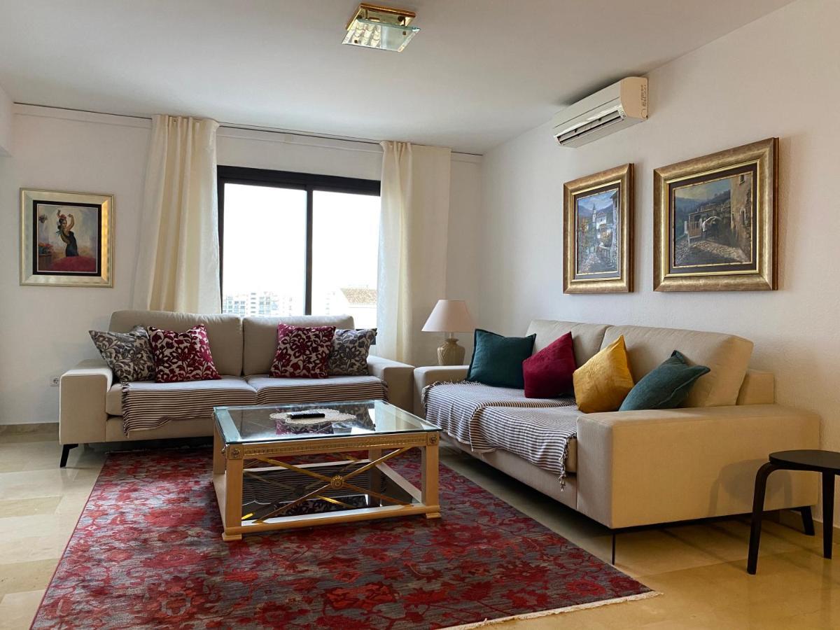 3 Bedroom, 250m From The Beach! Swimming Pool, Parking! Apartment