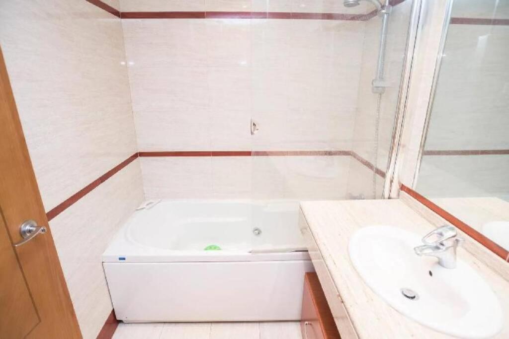 In - Luxury Complex Bellagio Apartment *