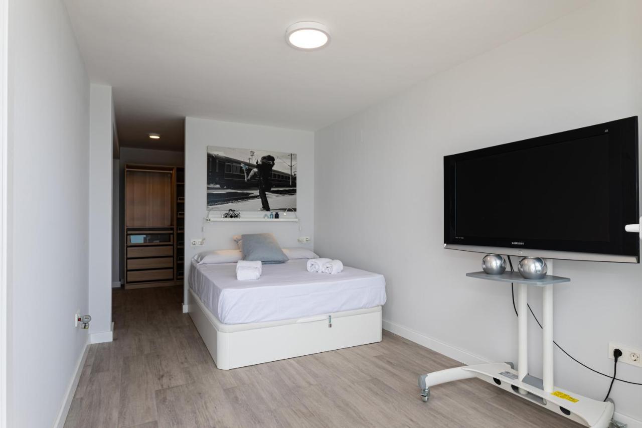 100% Seaview, 2 Minutes To The And Parking