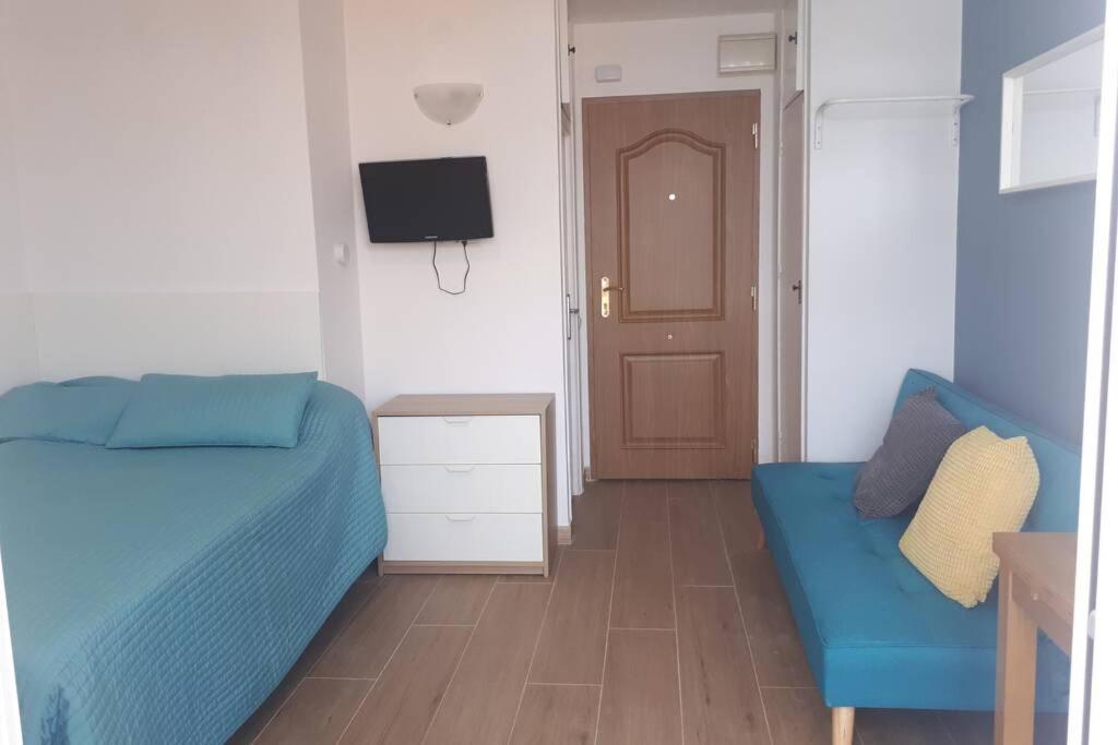 Modern Studio Near Beach. Sea, Pool And Wi-fi Apartment *