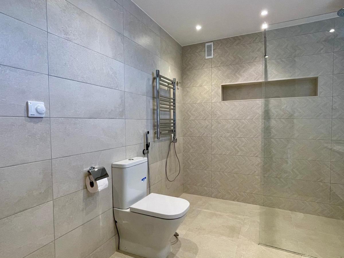 3 Bedroom, 250m From The Beach! Swimming Pool, Parking! Apartment Benalmádena