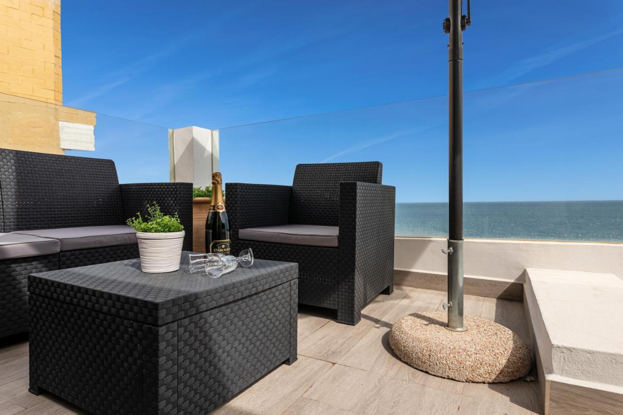 100% Seaview, 2 Minutes To The And Parking Apartment *