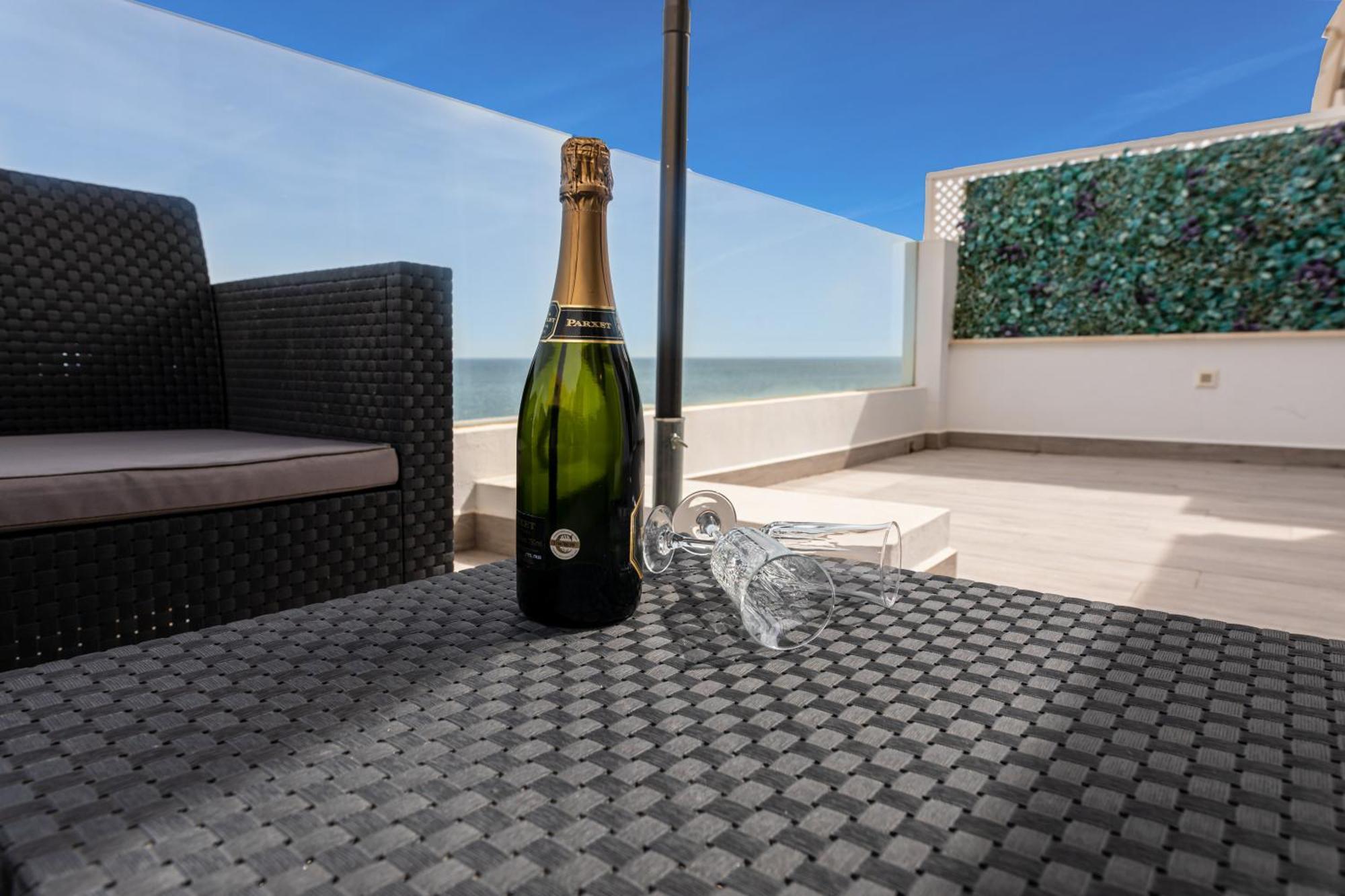 100% Seaview, 2 Minutes To The And Parking Apartment Benalmadena