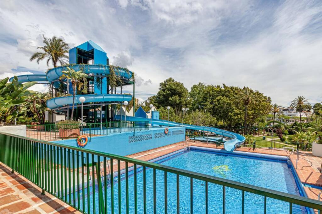 797 Rentals- Precioso Piso Con Vistas Al Jardin En Benalbeach *