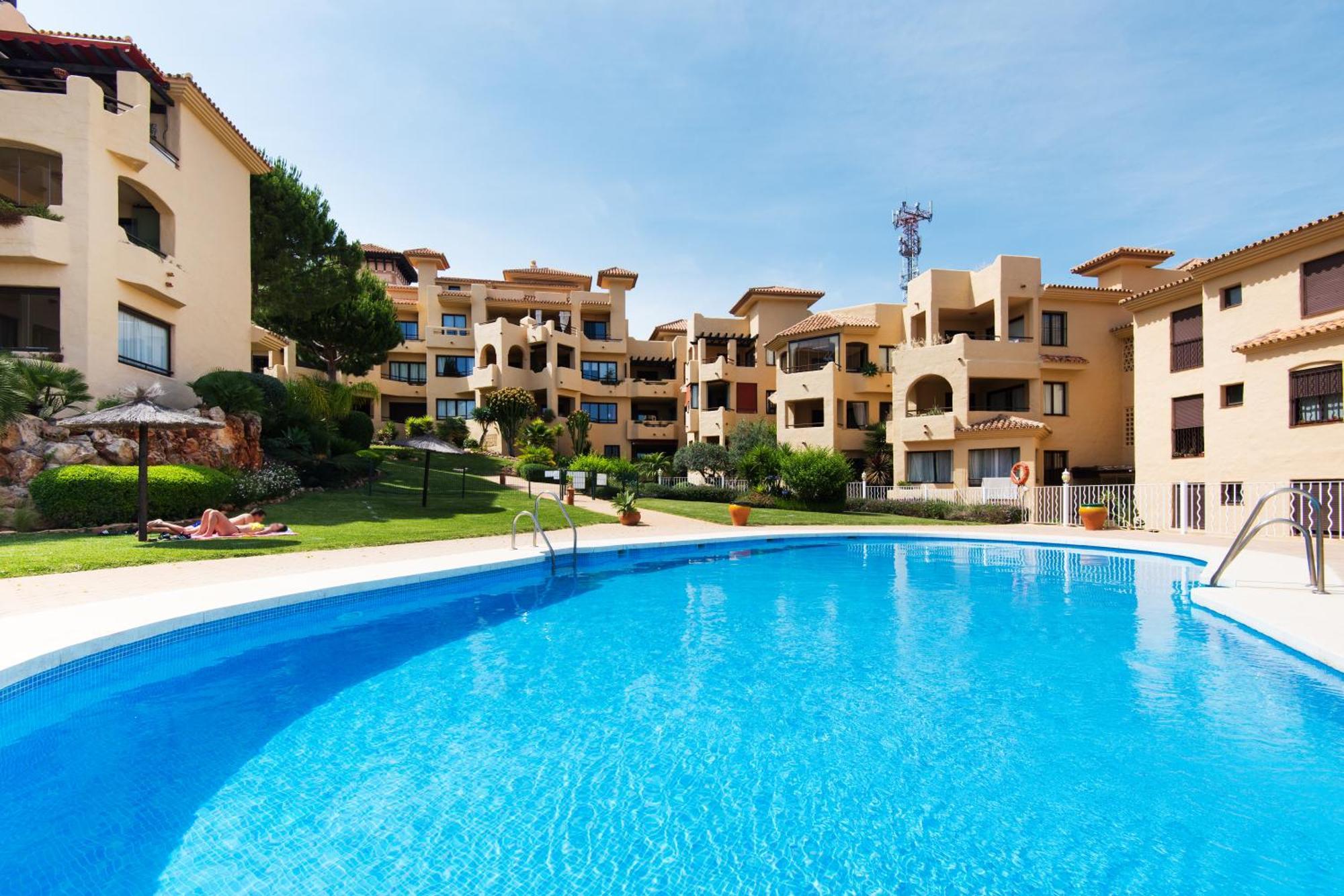 Piso Pueblo Con Vista, Piscina Y Tranquilidad *