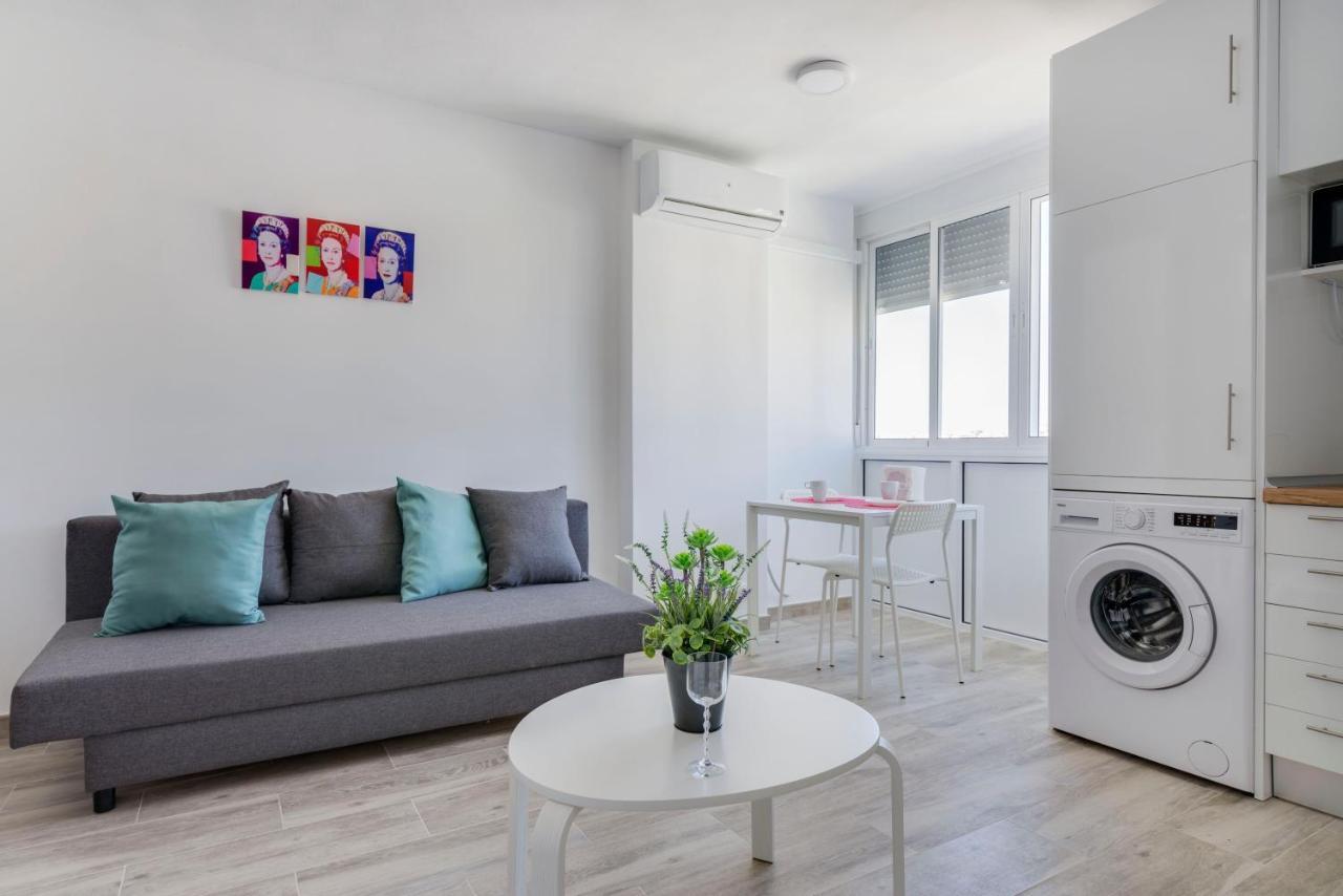 Panoramic Views Cosy Studio Apartment