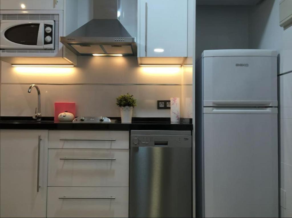 Benalbeach, Primera Linea Apartamento *