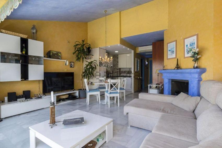 Puerto Marina Apartment *