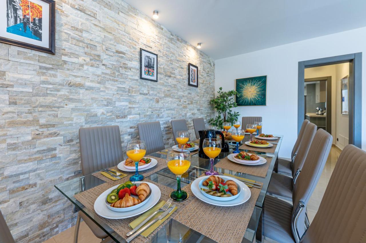 797 Holiday - Modern With Pool In Puerto Marina For 12 *