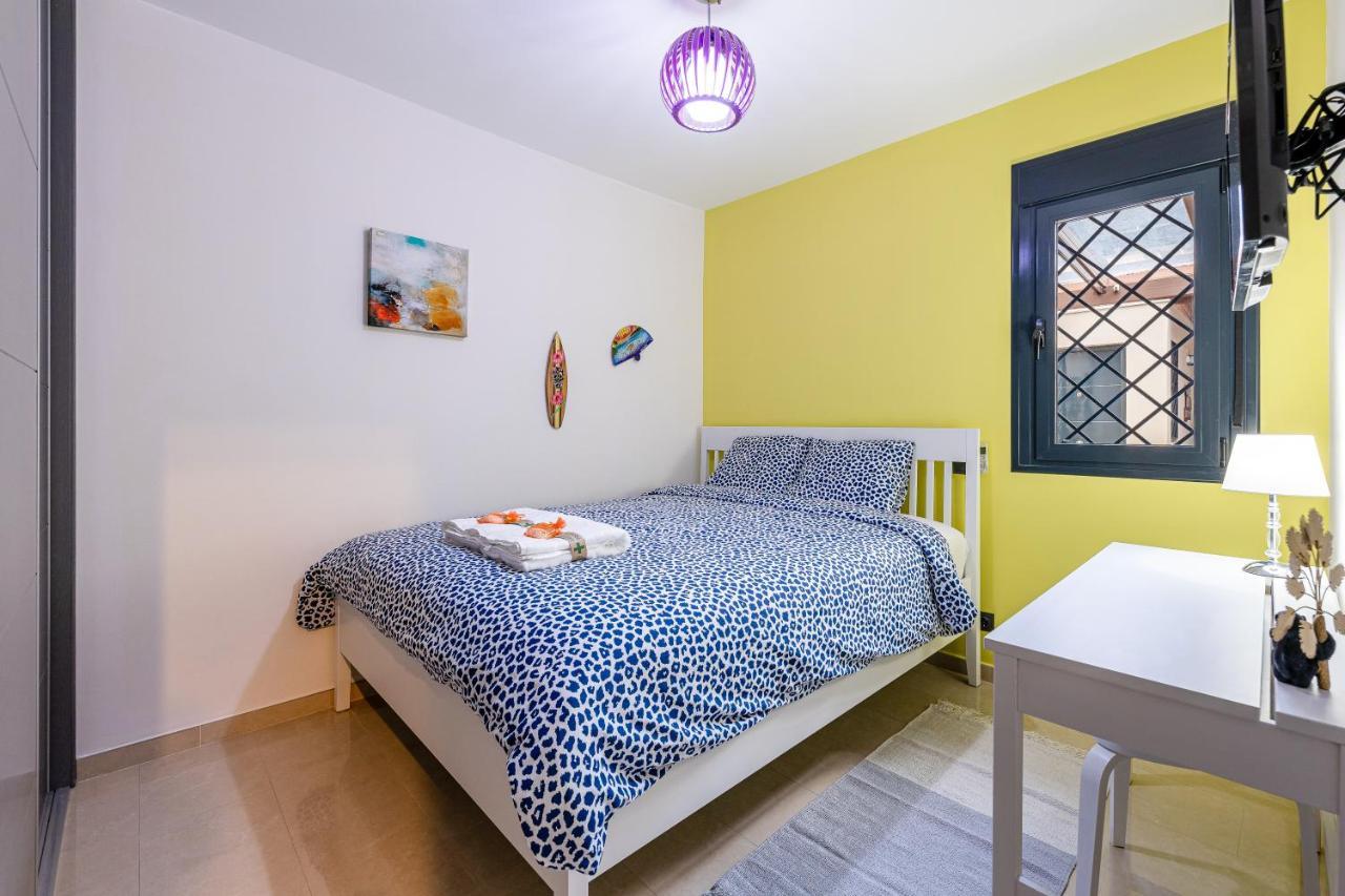 797 Holiday - Modern With Pool In Puerto Marina For 12 *