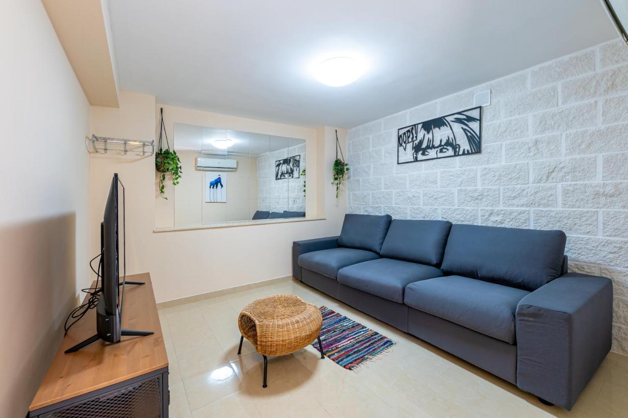 797 Holiday - Modern With Pool In Puerto Marina For 12 Villa