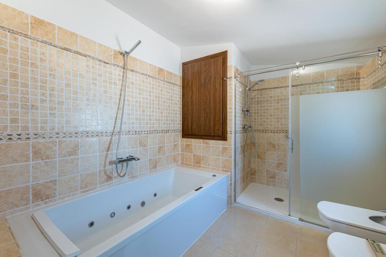 797 Holiday - Modern With Pool In Puerto Marina For 12 *