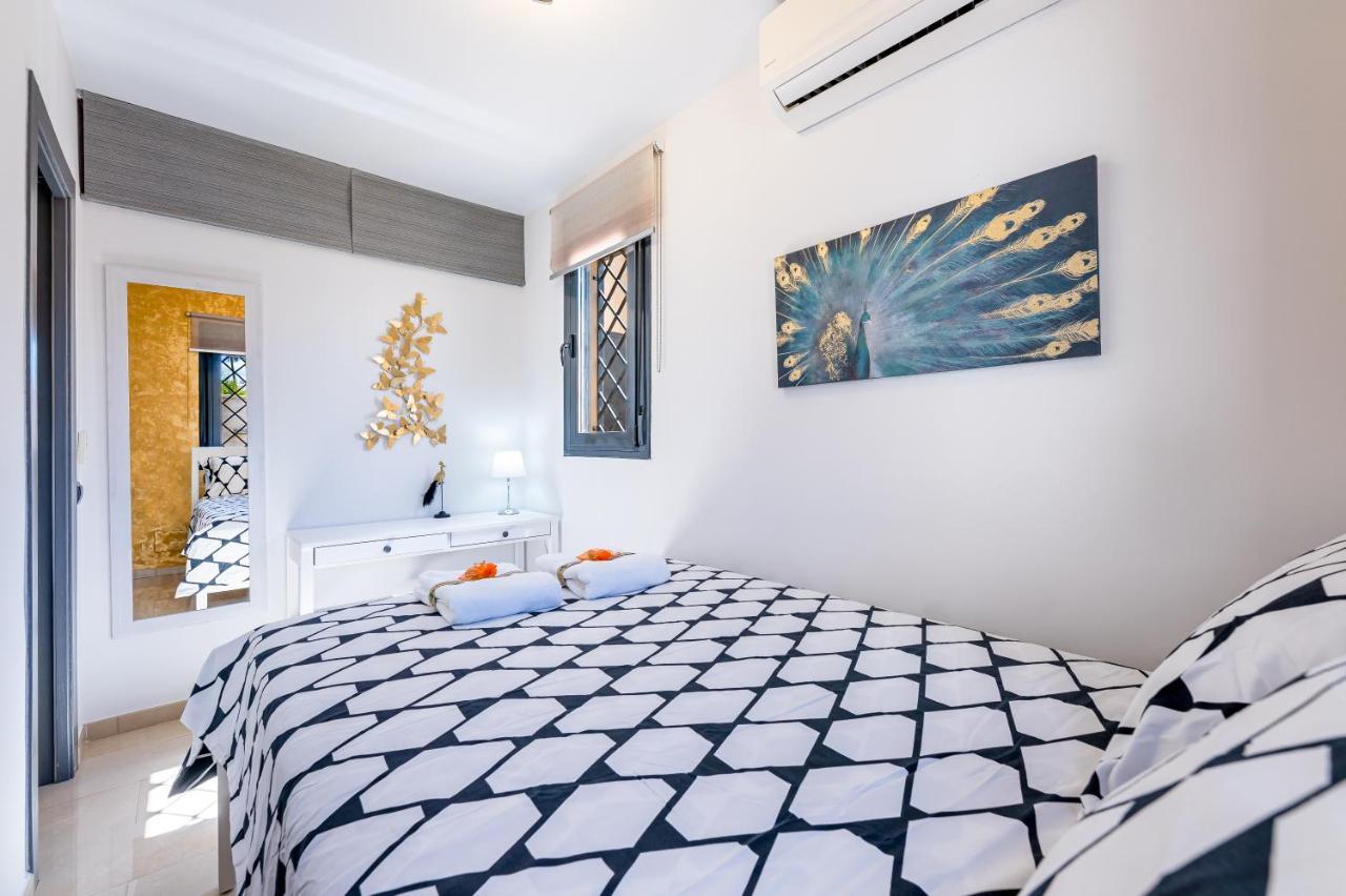 Villa 797 Holiday - Modern With Pool In Puerto Marina For 12 *