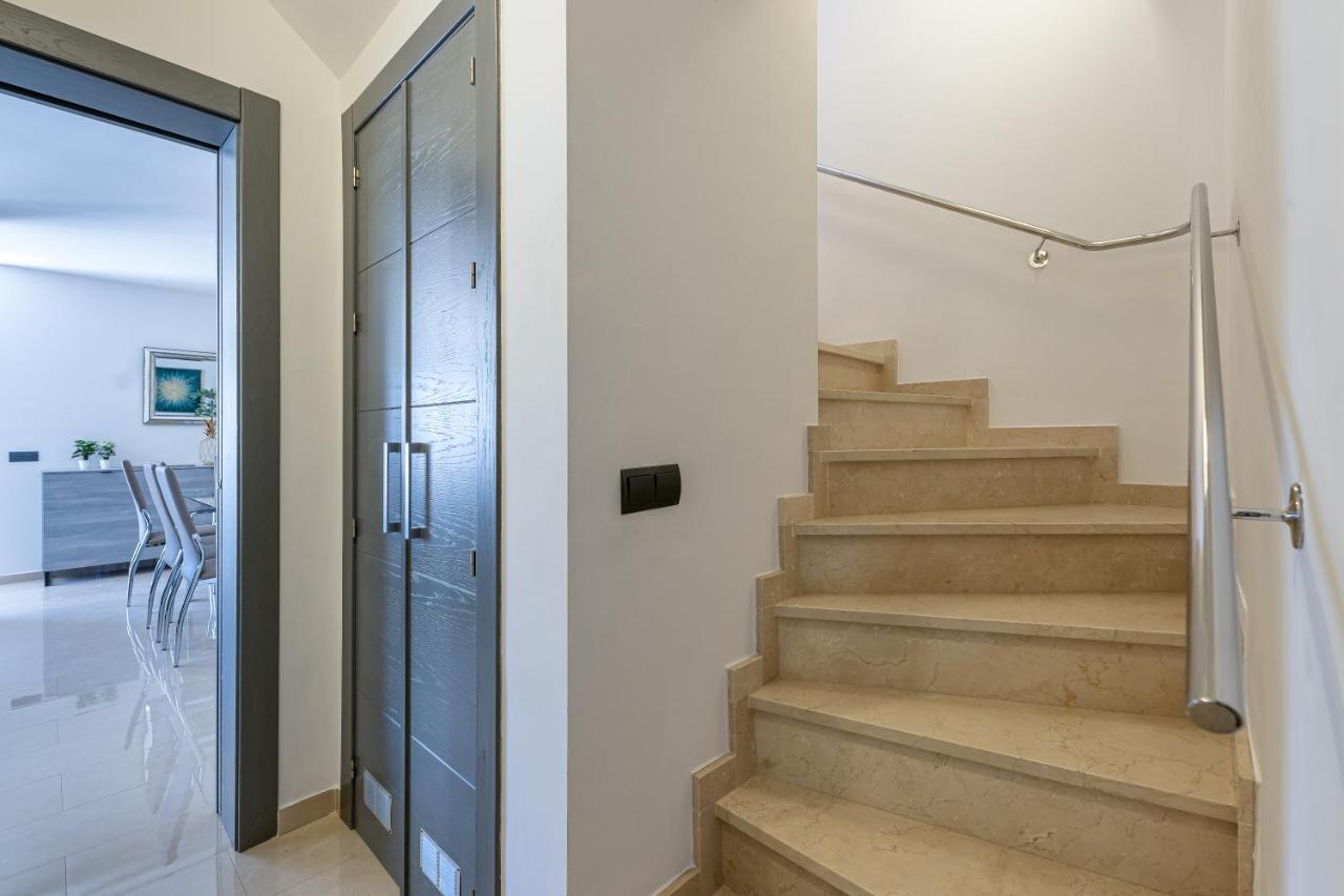 797 Holiday - Modern With Pool In Puerto Marina For 12 Benalmádena