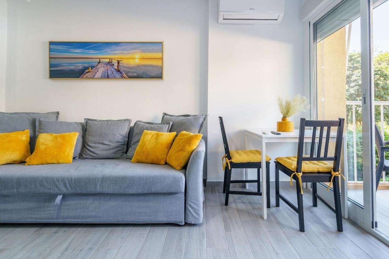 Apartment Cosy Studio With Balcony In Bonanza Square