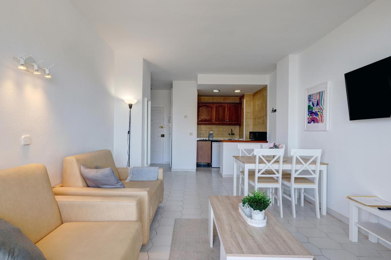 Apartment 095 - Bright & Comfortable Holiday With Water Park & Sea Views *