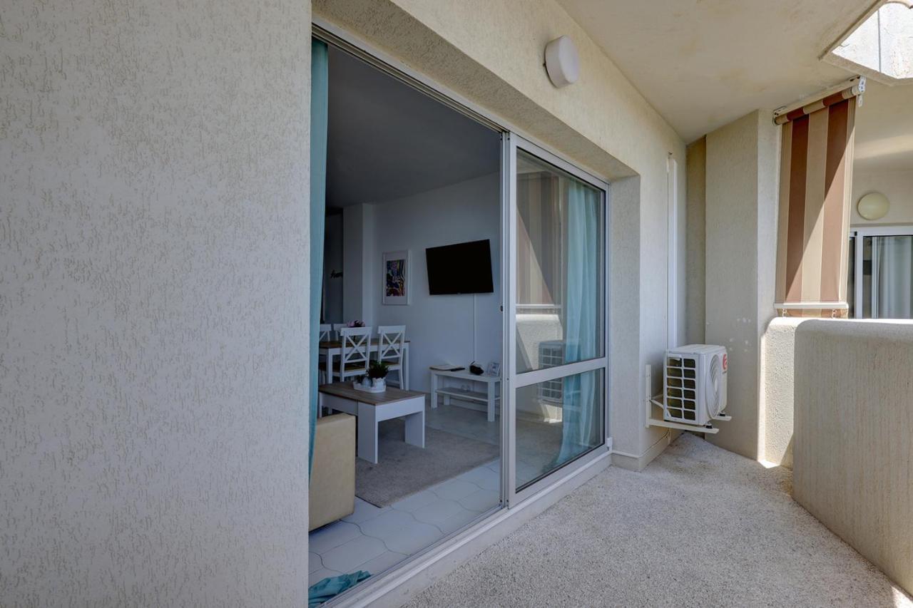 Apartment 095 - Bright & Comfortable Holiday With Water Park & Sea Views *