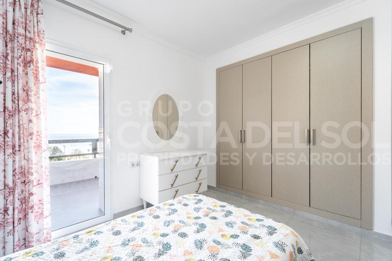 Espectacular Apartamento En Costa, Frente Al Mar