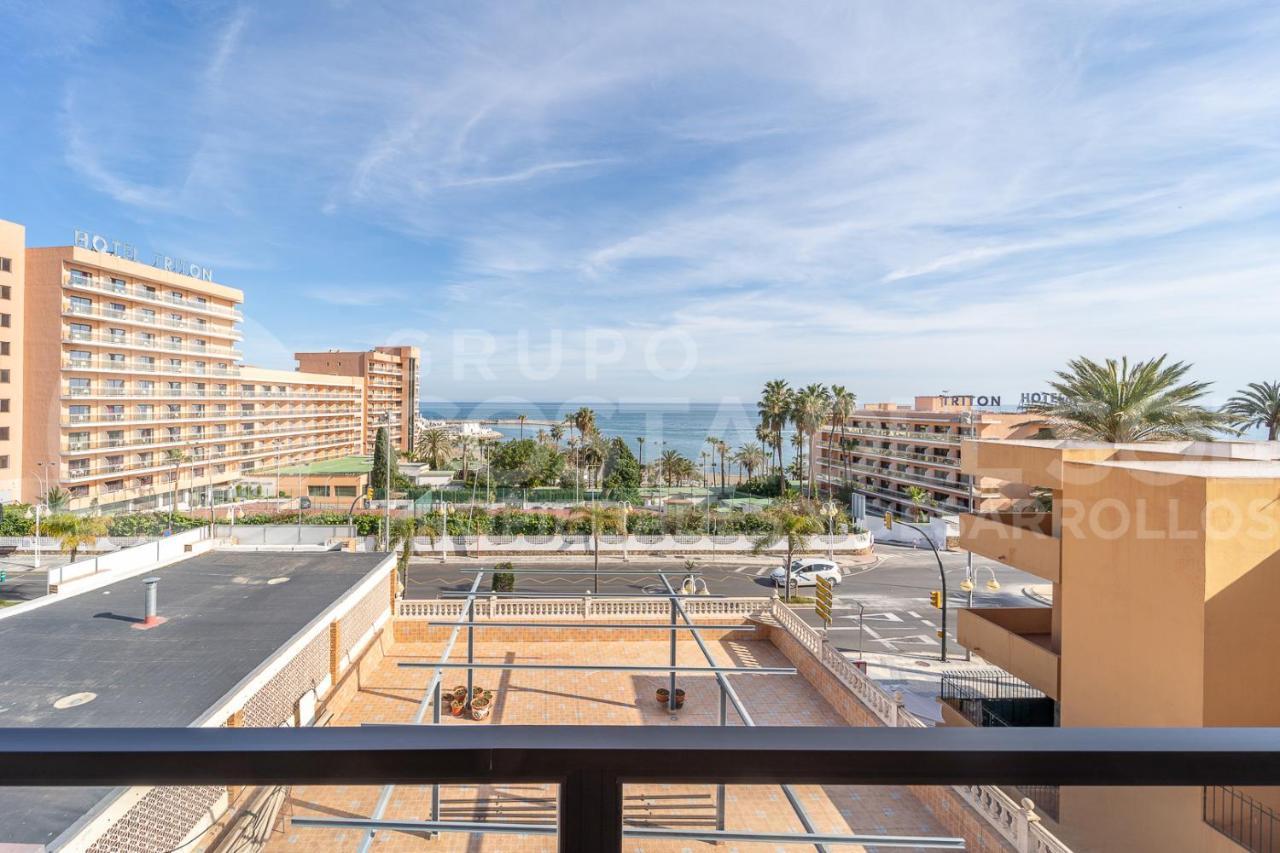 Espectacular Apartamento En Costa, Frente Al Mar Benalmadena
