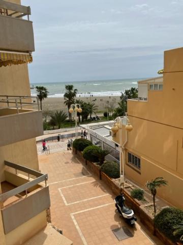 Precioso Apartamento En Primera De Linea De Playa *