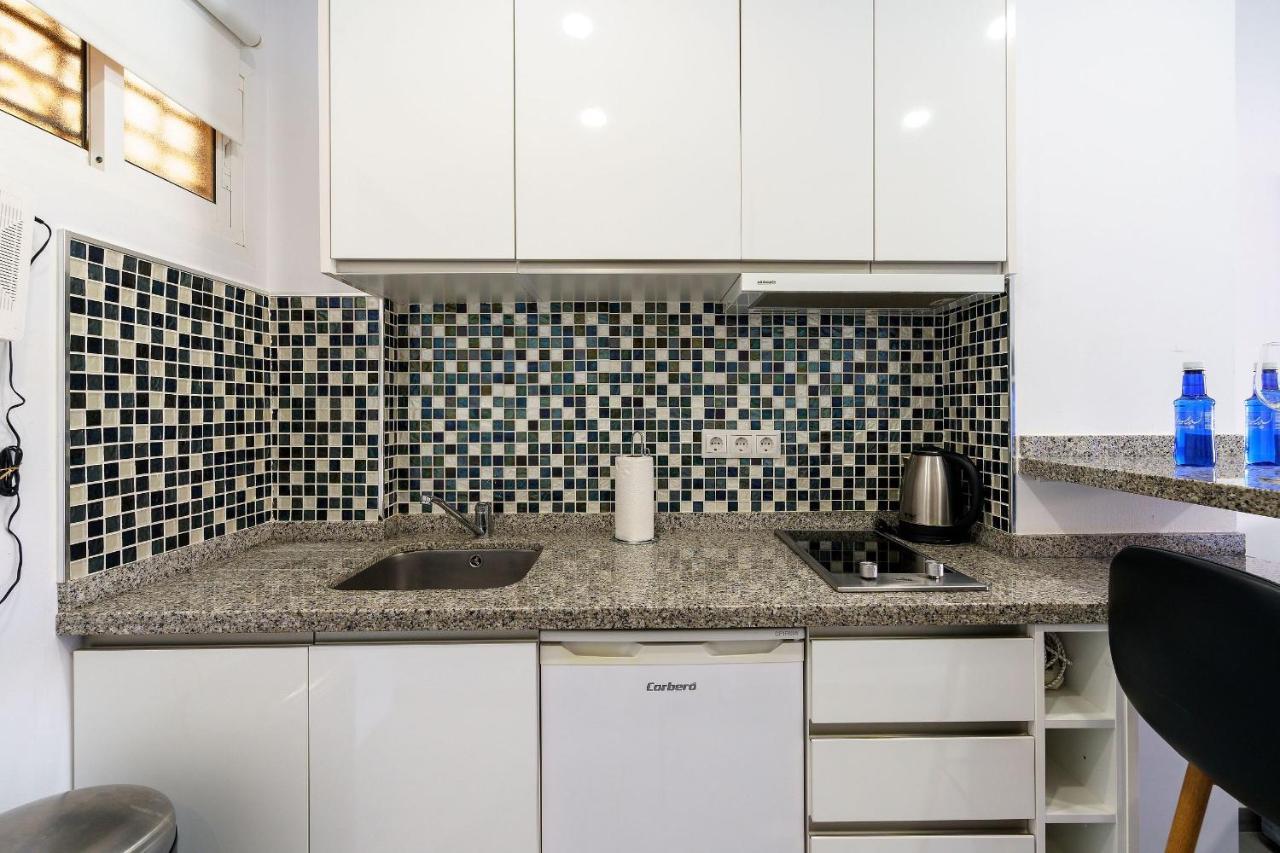 Cosy Studio With Balcony In Bonanza Square Apartment *