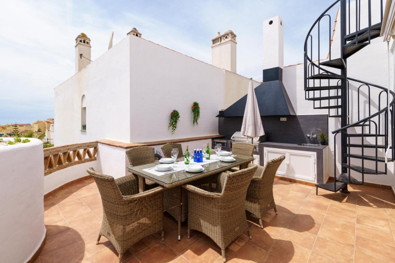 Beautiful Views Family Townhouse Steps From The Holiday home Benalmadena