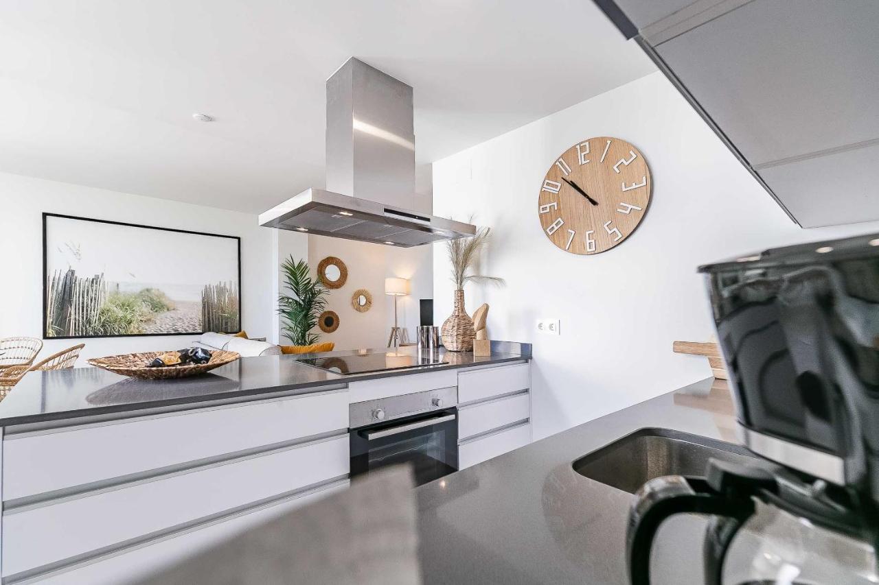Apartment 71-beachfront, Brand New Luxury Penthouse