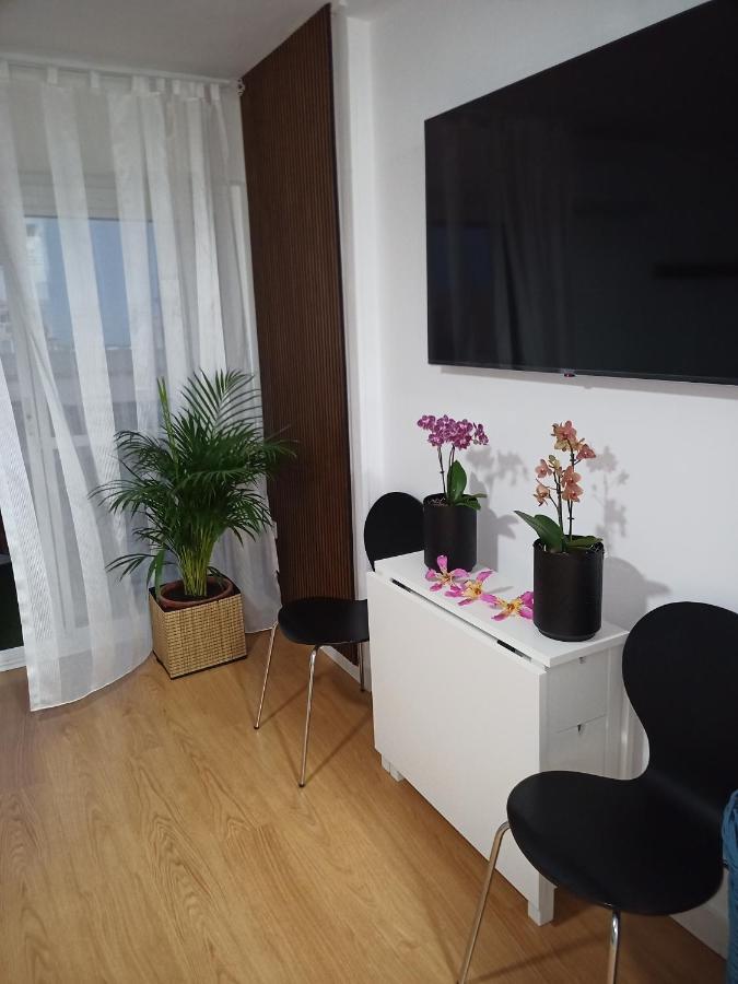 Appartement Sweet Benalmadena, Estudio Con Vistas Al Mar Y Excelente Conexion Wifi, No Fumadores, Con Piscinas, Sea Views, With Swimming Pools, Completely Renovated, Ideal For Older People, Bright With Morning Sun, No Smoking *
