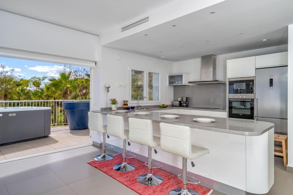 Appartement Sunny Terrace With Jacuzzi In El Higueron By Costarentals - Ref 26 Benalmádena