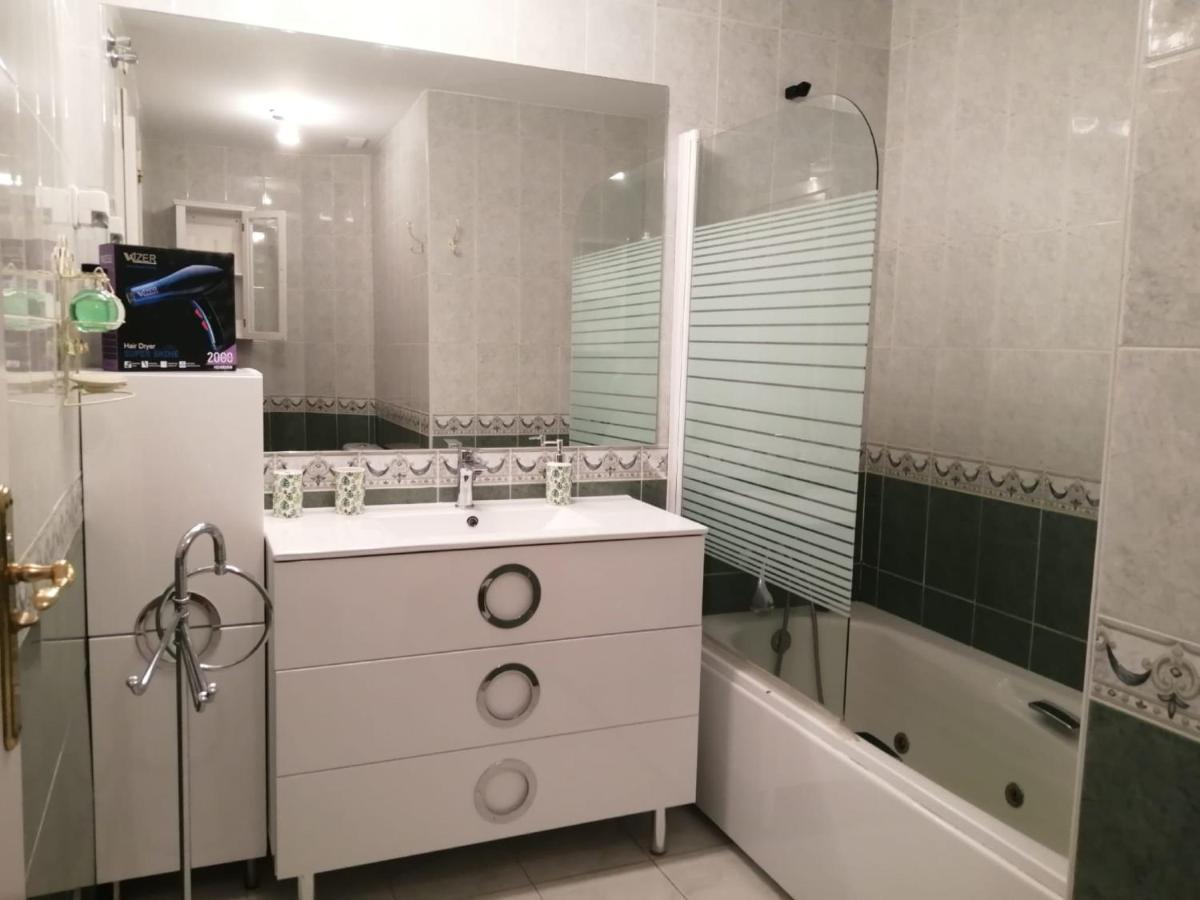 Holidays2benalmadena Torrequebrada Sea View Front With Pool Parking & Terraces Apartment *