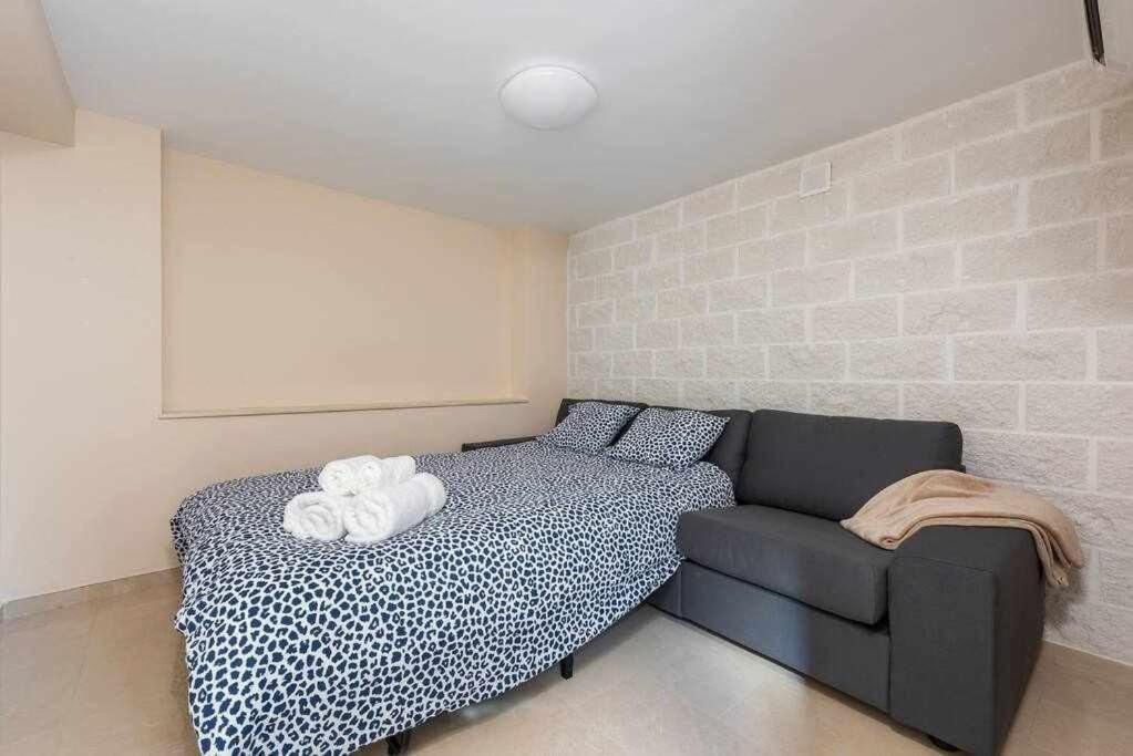 797 Holiday - Modern With Pool In Puerto Marina For 12 Villa *