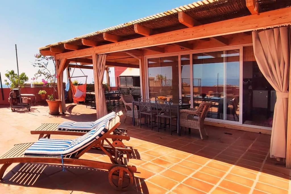 Precioso Atico Con Gran Terraza Y Vistas Al Mar.