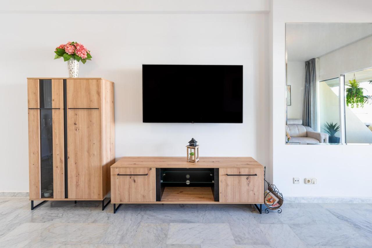 Wintowinrentals De Lujo En Medio De Puerto Marina. Apartment