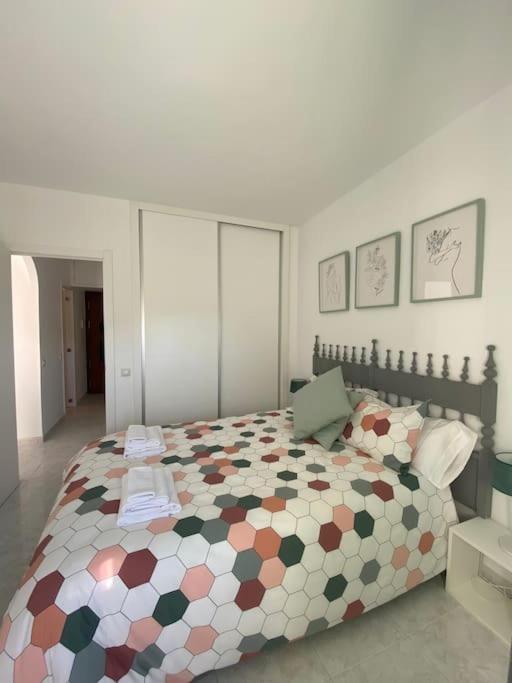 1 Bedroom Beachfront With Spectacular Sea Views! *
