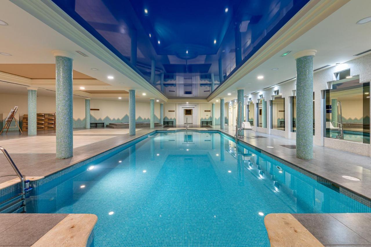 Apartment 797 - Bellagio: Beachfront Elegance With Indoor & Outdoor Pools *