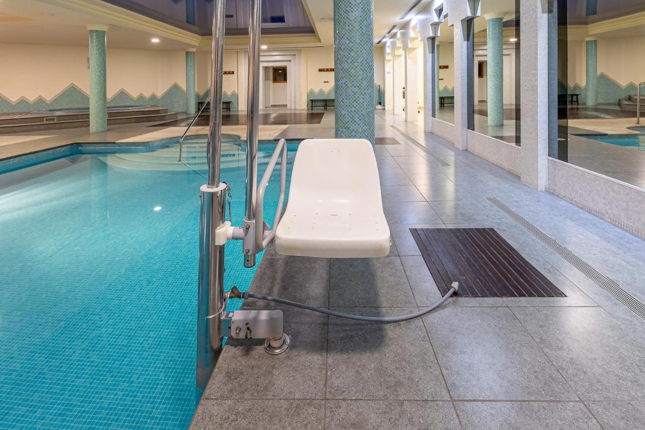 797 - Bellagio: Beachfront Elegance With Indoor & Outdoor Pools Apartment *
