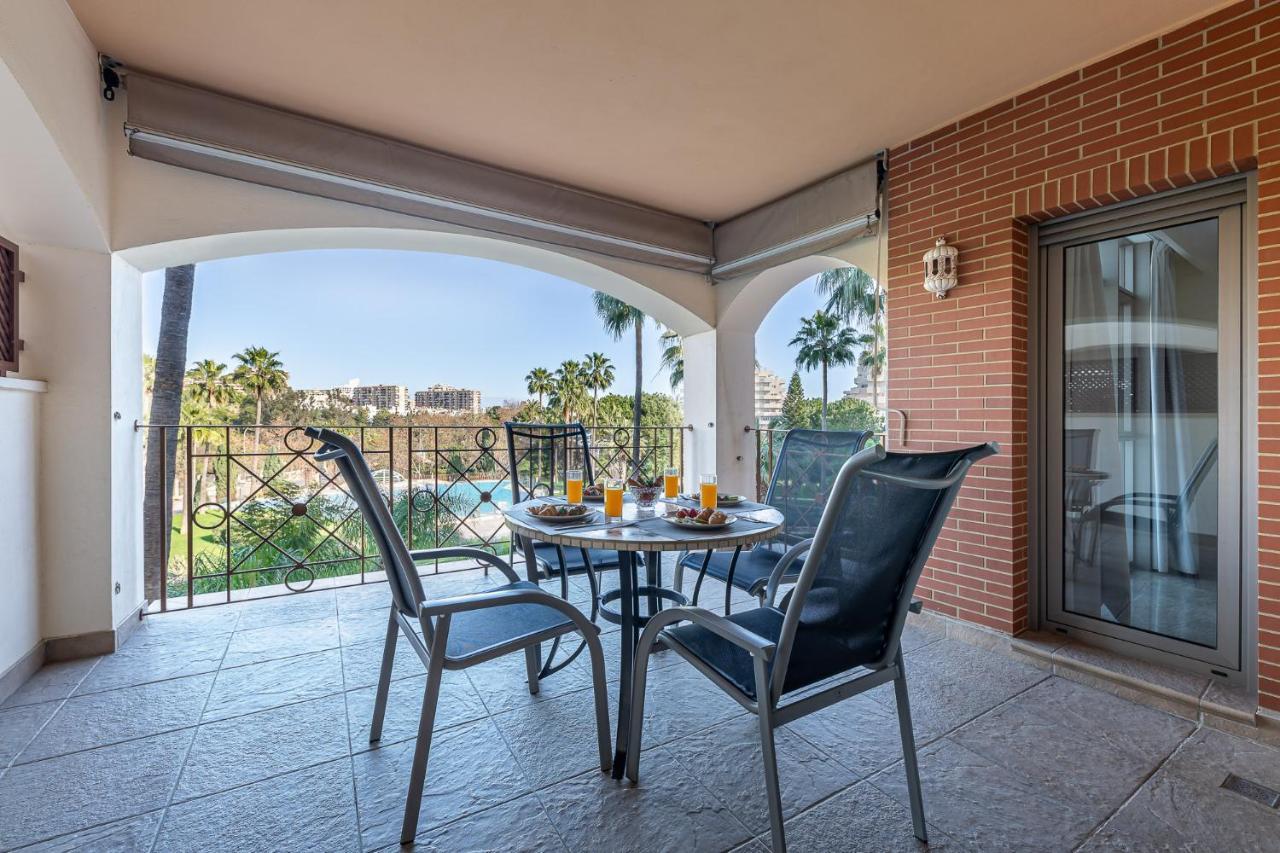 797 - Bellagio: Beachfront Elegance With Indoor & Outdoor Pools Apartment