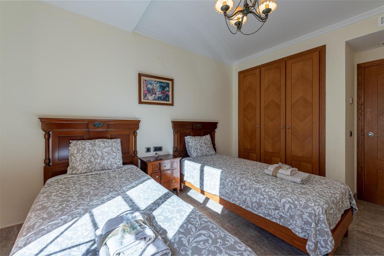 797 - Bellagio: Beachfront Elegance With Indoor & Outdoor Pools *