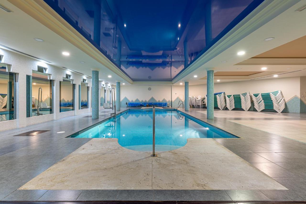 797 - Bellagio: Beachfront Elegance With Indoor & Outdoor Pools Apartment Benalmadena