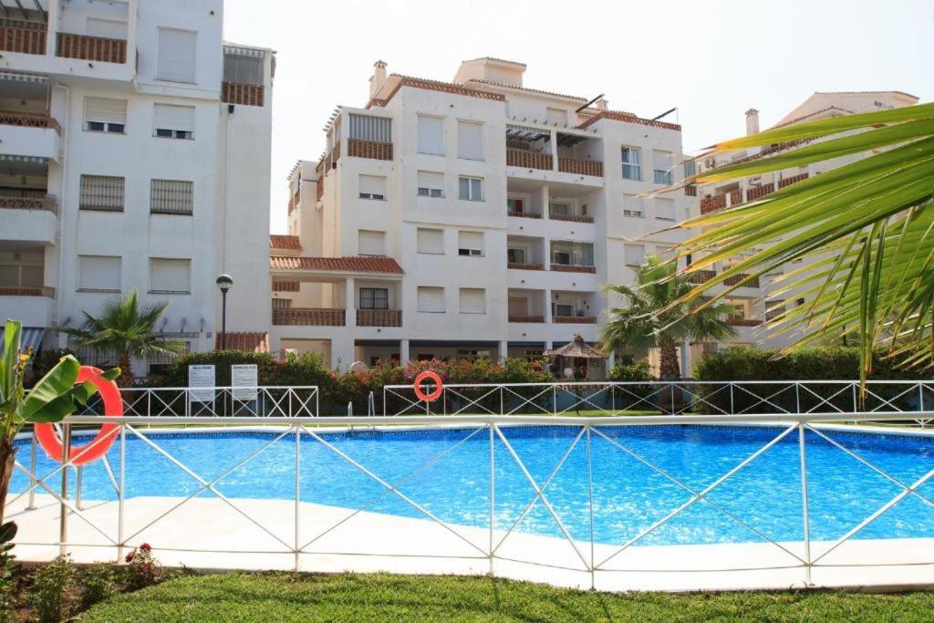 Apartment 2bdr Sunny With Pool And Private Parking In *